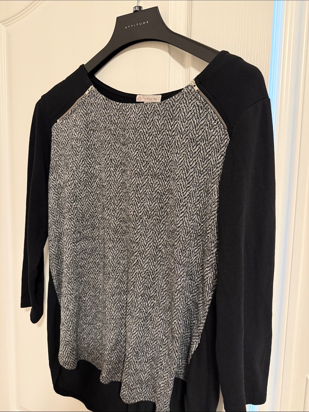 Women's Black & Gray Herringbone Knit Sweater